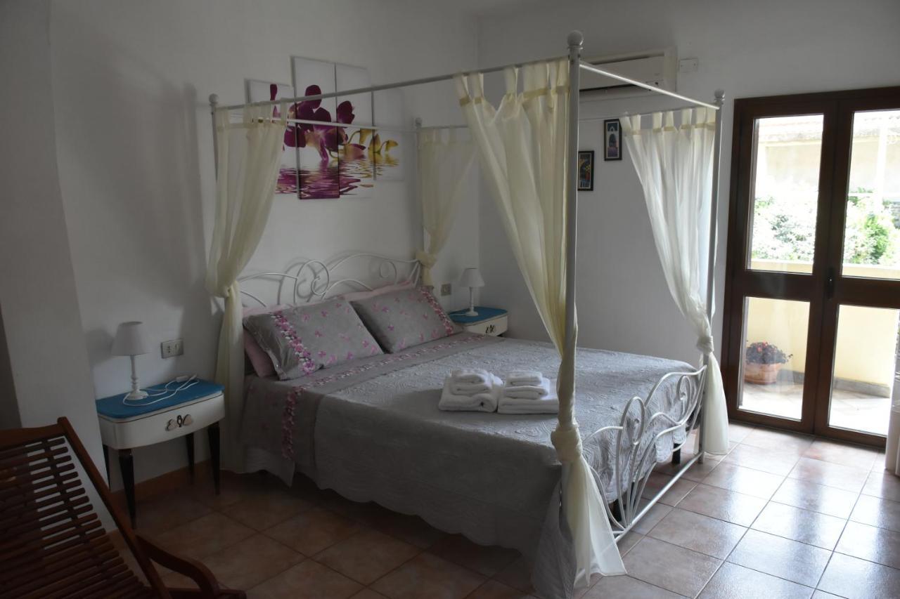 Bed&Breakfast Le petunie Bari Sardo Exterior foto