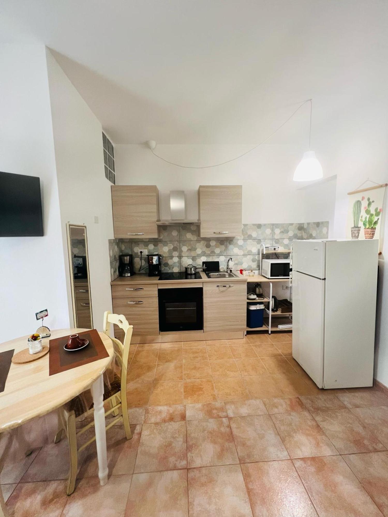 Bed&Breakfast Le petunie Bari Sardo Exterior foto