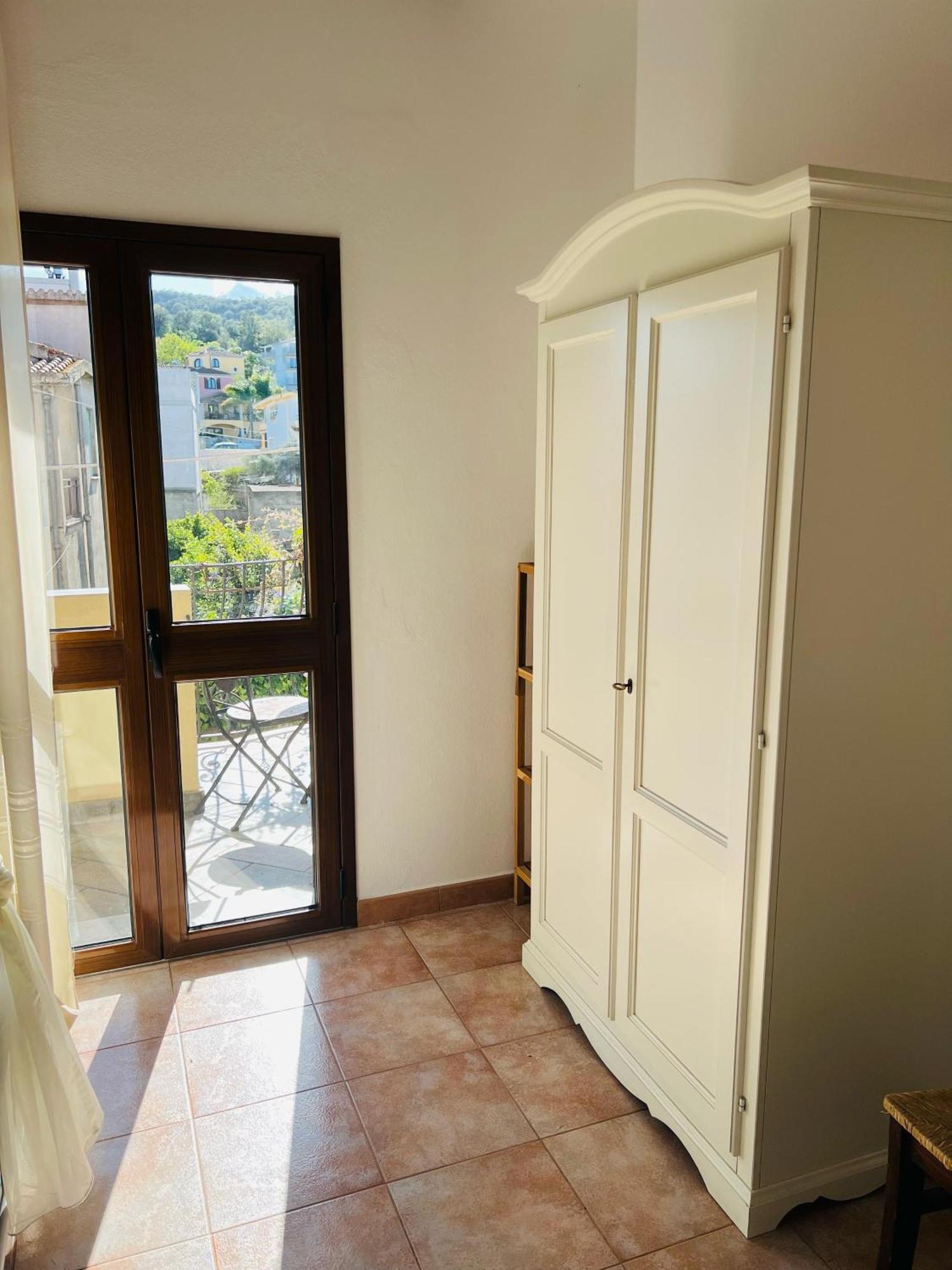 Bed&Breakfast Le petunie Bari Sardo Exterior foto